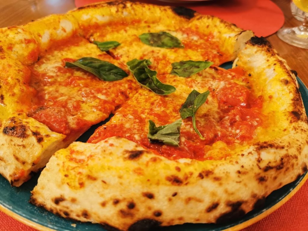 Pizza cilentana al sugo cotto