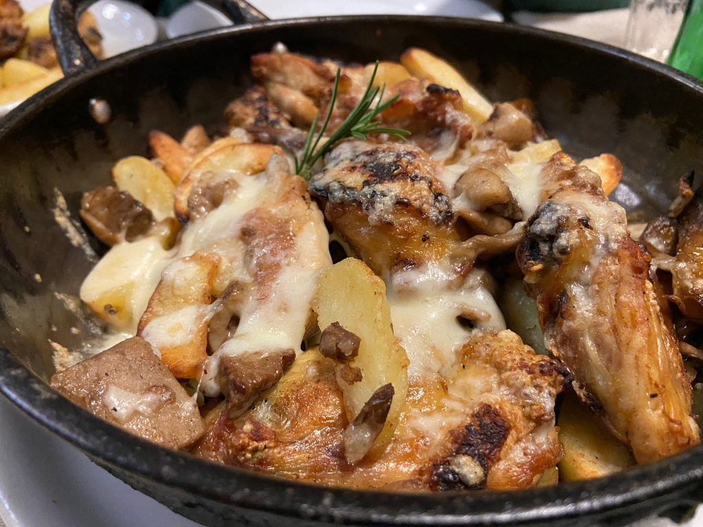 La Terrazza, pollo con provola, funghi e patate